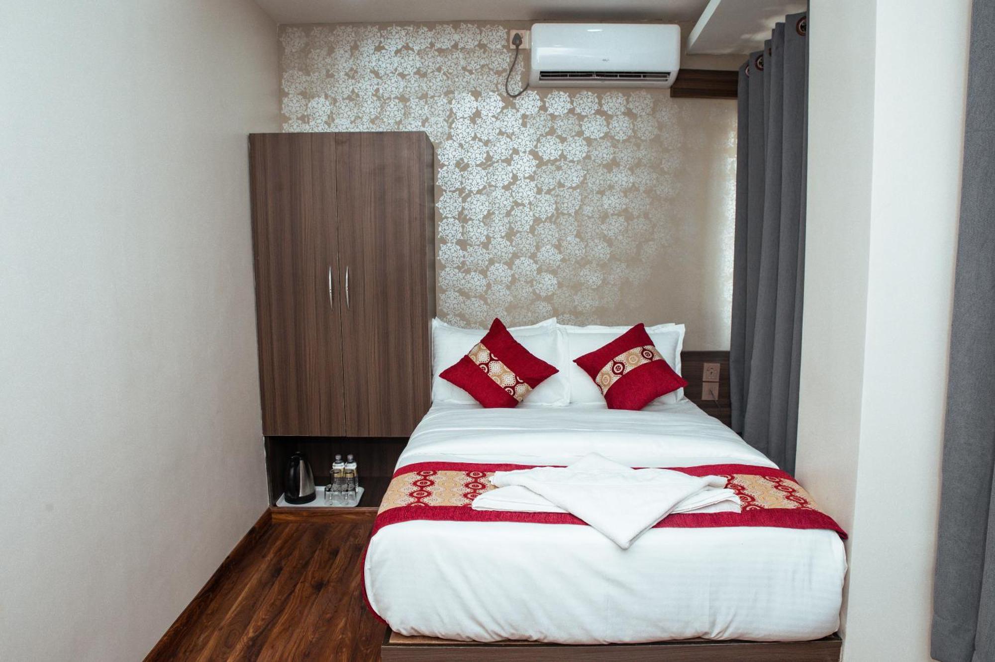 Kusum Airport Hotel كاتماندو المظهر الخارجي الصورة